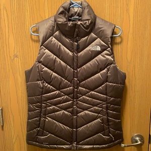 North face women’s 550 vest size Medium